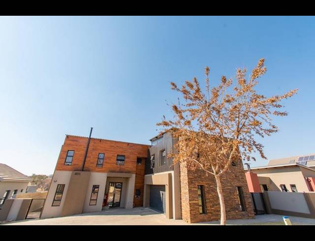 5 BEDROOM HOUSE FOR SALE IN COPPERLEAF ESTATE